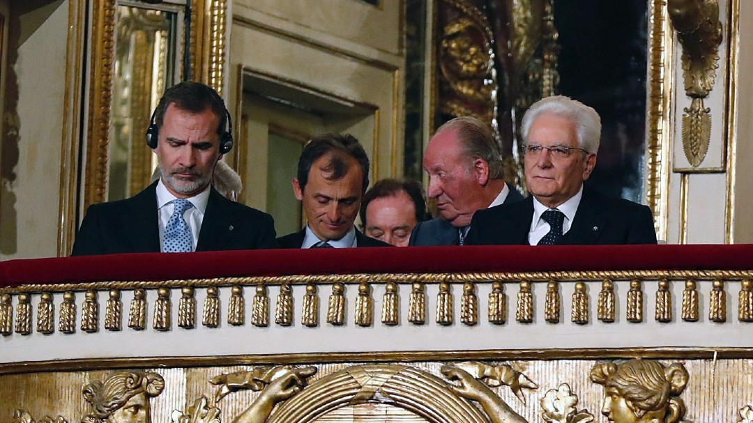 Felipe VI y Juan Carlos I son recibidos en Italia con el himno español que encargó Primo de Rivera