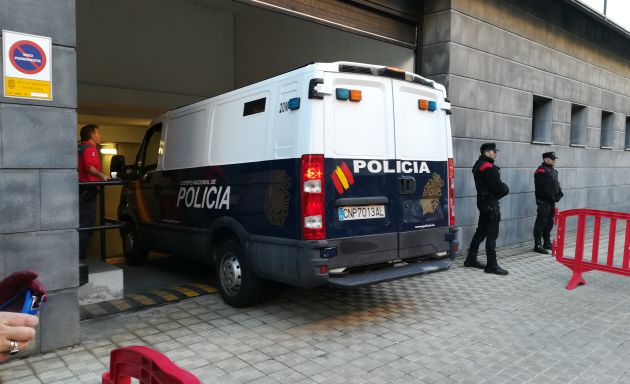 Furgón de la Policía traslada a los acusados a la Audiencia en el juicio Furgón de la Policía traslada a los acusados a la Audiencia en el juicio