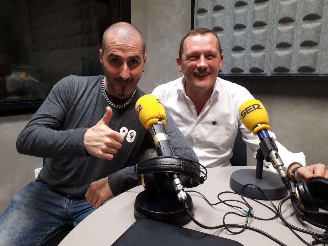 José Alberto San Emeterio 'San' y Martín Santos, frente a los micrófonos de Radio Eibar José Alberto San Emeterio 'San' y Martín Santos, frente a los micrófonos de Radio Eibar