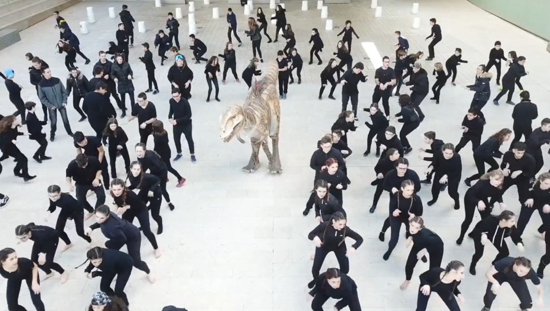 El colegio Duque de Riánsares participa en un videoclip para promocionar al dinosaurio "Pepito" El colegio Duque de Riánsares participa en un videoclip para promocionar al dinosaurio "Pepito"