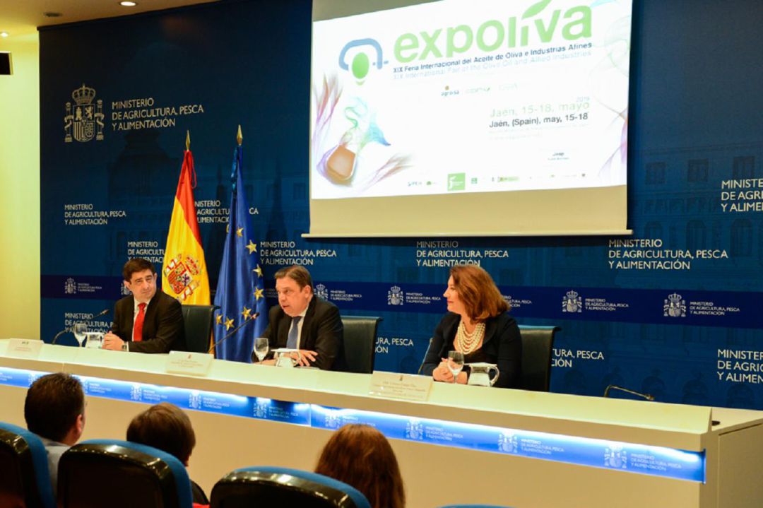Francisco Reyes, Presidente de Diputación de Jaén, Luis Planas, Ministro de Agricultura en funciones y Carmen Crespo, Consejera de Agricultura Francisco Reyes, Presidente de Diputación de Jaén, Luis Planas, Ministro de Agricultura en funciones y Carmen Crespo, Consejera de Agricultura