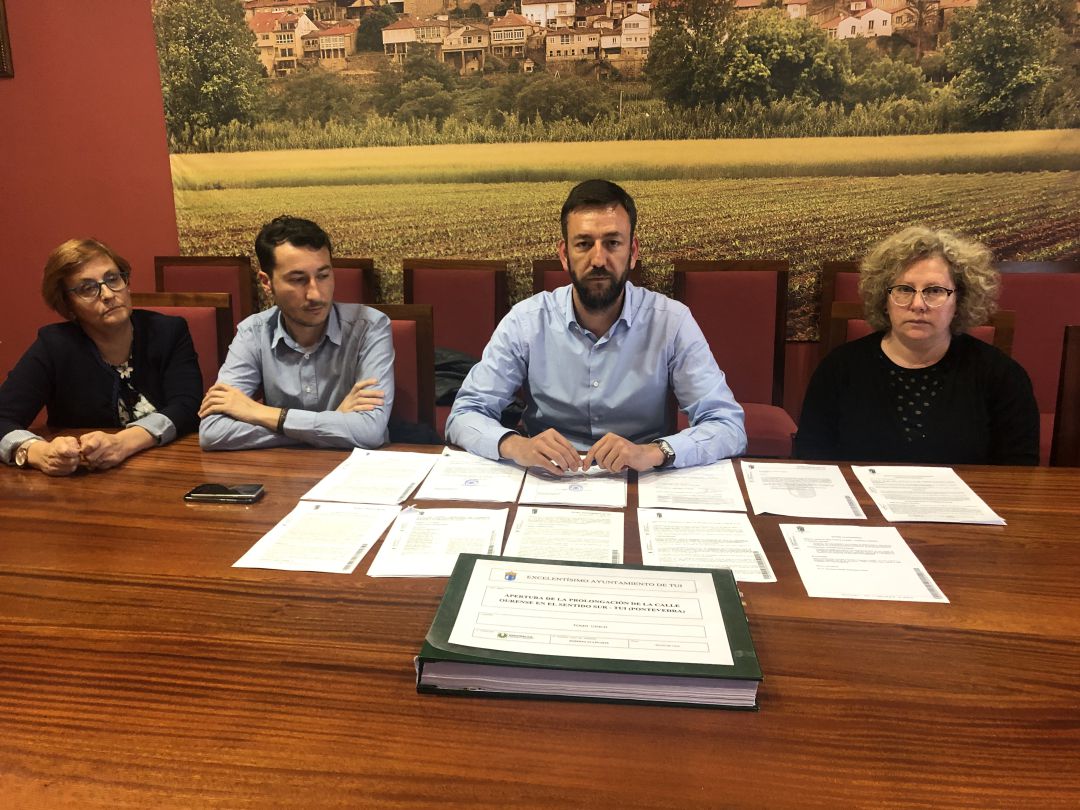 Mila González, Eduardo Freiría, Carlos Vázquez Padín y María Jesús da Silva. Mila González, Eduardo Freiría, Carlos Vázquez Padín y María Jesús da Silva.
