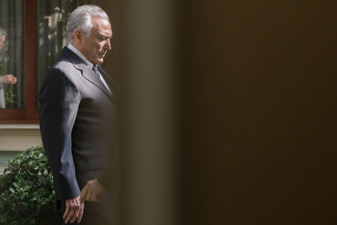 El expresidente de Brasil Michel Temer sale de su casa para regresar a prisión, este jueves en Sao Paulo (Brasil) El expresidente de Brasil Michel Temer sale de su casa para regresar a prisión, este jueves en Sao Paulo (Brasil)