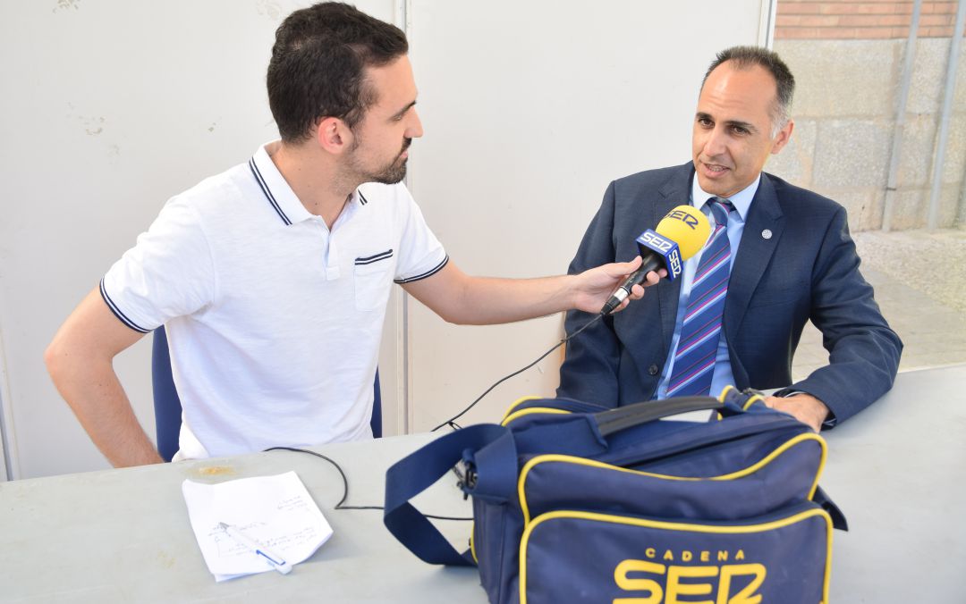 El rector de la UPCT, Alejandro Díaz, atiende a la Cadena SER en el Campus de la Ingeniería El rector de la UPCT, Alejandro Díaz, atiende a la Cadena SER en el Campus de la Ingeniería
