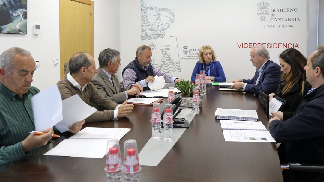 La vicepresidenta de Cantabria se reunió este miércoles con los representantes de AMA. La vicepresidenta de Cantabria se reunió este miércoles con los representantes de AMA.