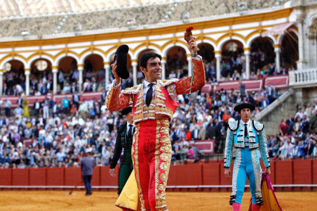Miguel Ángel perera durante la vuelta al ruedo tras cortar una oreja al primer toro de su lote Miguel Ángel perera durante la vuelta al ruedo tras cortar una oreja al primer toro de su lote