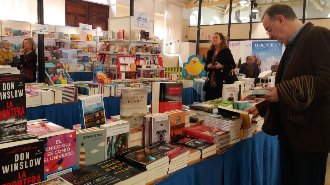 Los libreros esperan salvar con LibrOviedo un año de caída de ventas