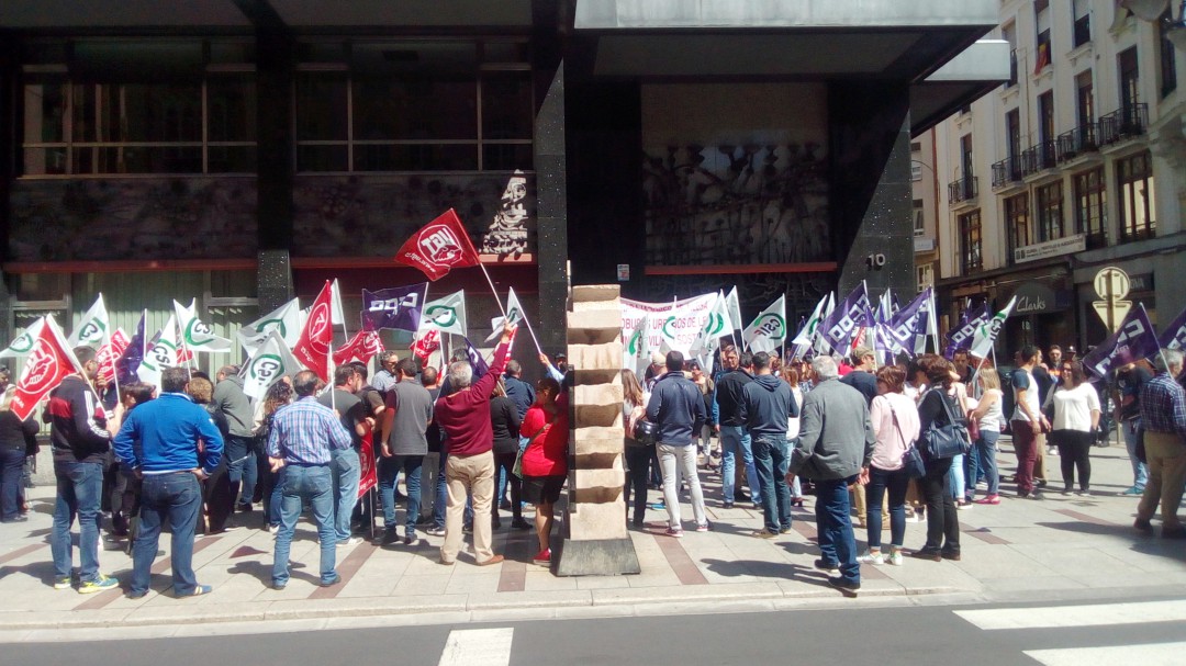 Seguimiento del 75% en la primera jornada de huelga del servicio de autobuses urbanos