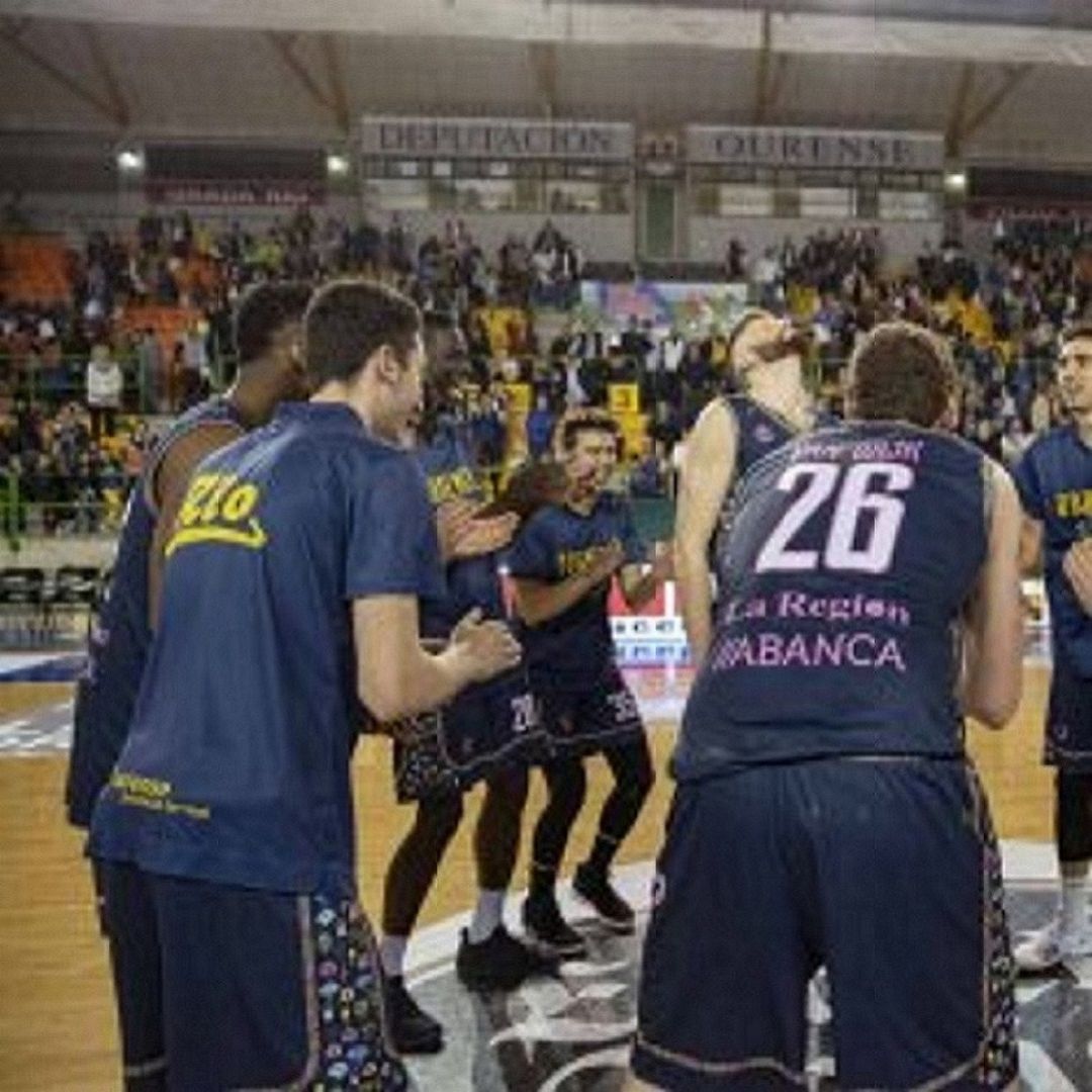 El Club Ourense Baloncesto toma ventaja en el playoff de ascenso a la liga ACB, al ganarle al Oviedo 76 a 80. El Club Ourense Baloncesto toma ventaja en el playoff de ascenso a la liga ACB, al ganarle al Oviedo 76 a 80.