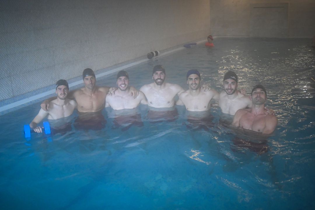Quique Rivero, Iván Crespo, Jon Ander, Figueras, Olaortua, Gándara y Barral, a remojo. Quique Rivero, Iván Crespo, Jon Ander, Figueras, Olaortua, Gándara y Barral, a remojo.