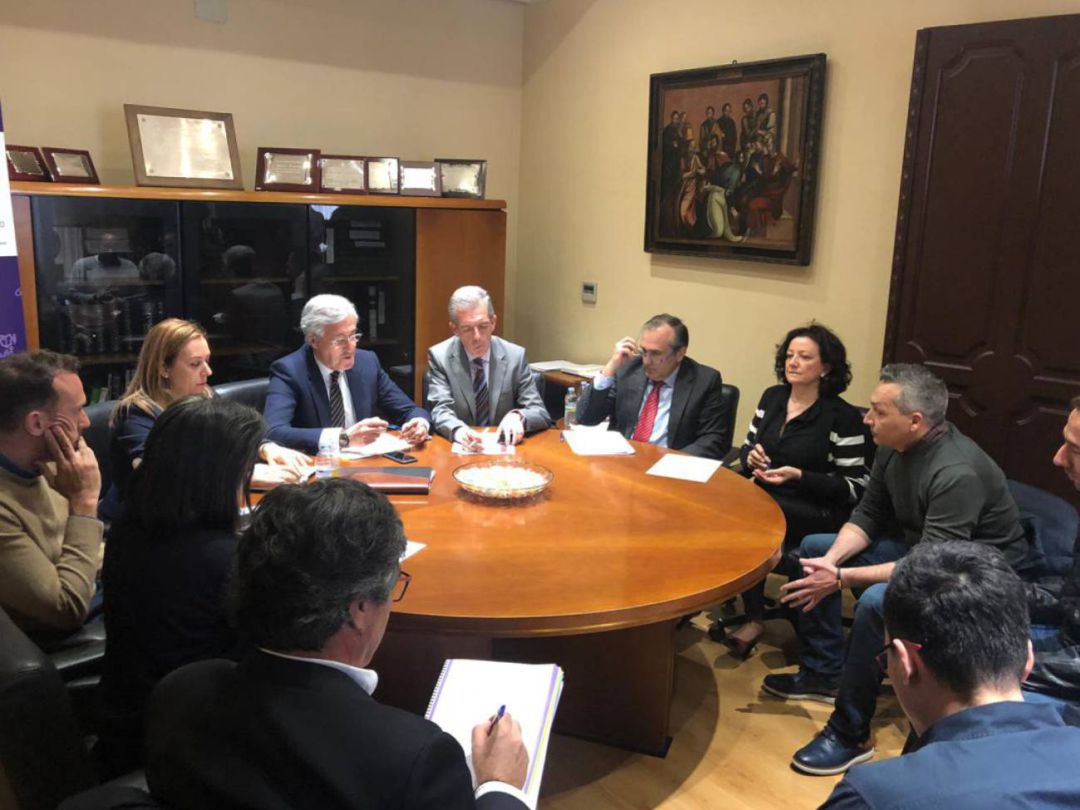 Reunión en el Ayuntamiento de Ávila mantenida el pasado mes de abril Reunión en el Ayuntamiento de Ávila mantenida el pasado mes de abril