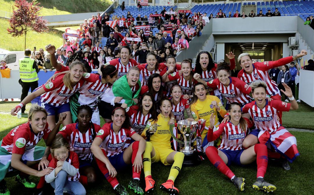 Las jugadoras del Atlético de Madrid celebran su victoria ante la Real Sociedad. Las jugadoras del Atlético de Madrid celebran su victoria ante la Real Sociedad.