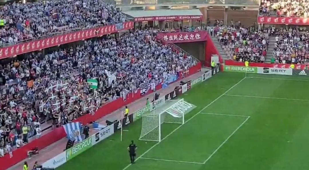 La parte de la grada donde se sitúan los ultras donostiarras que han insultado a Pérez Rubalcaba La parte de la grada donde se sitúan los ultras donostiarras que han insultado a Pérez Rubalcaba