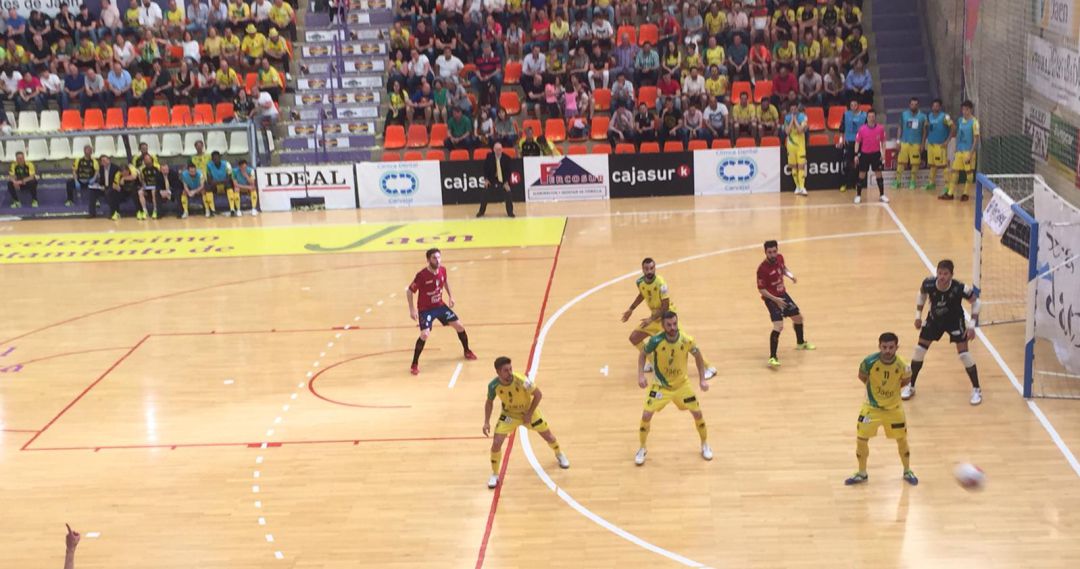 Momento del encuentro entre Jaén Paraíso Interior y Osasuna Magna. Momento del encuentro entre Jaén Paraíso Interior y Osasuna Magna.