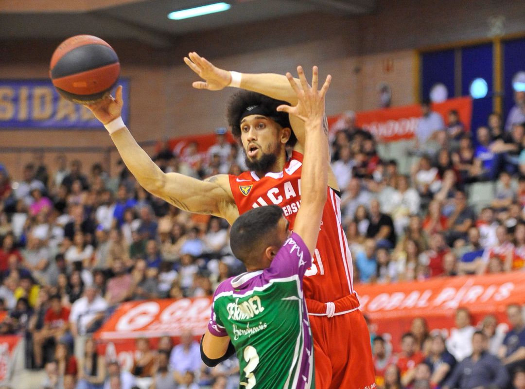 Booker en una de las acciones del partido Booker en una de las acciones del partido