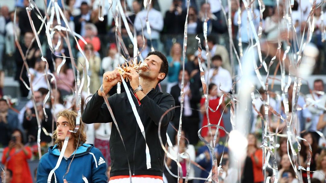 Djokovic supera a Tsitsipas y gana el Mutua Madrid Open