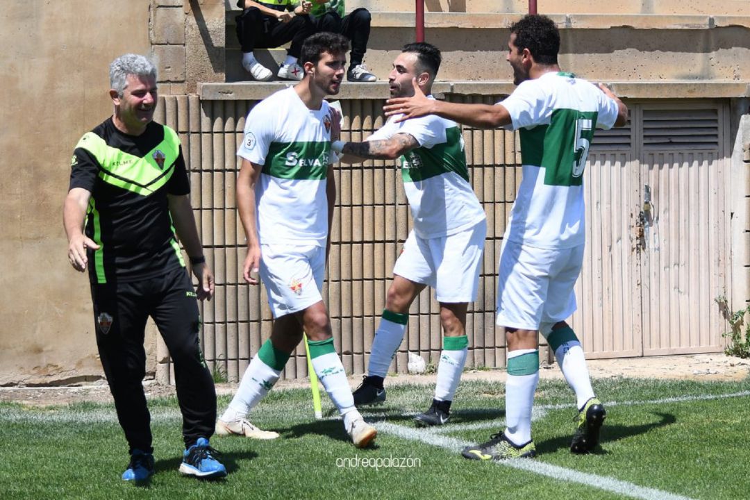 El Ilicitano seguirá un año más en Tercera División tras ganar al Olímpic El Ilicitano seguirá un año más en Tercera División tras ganar al Olímpic