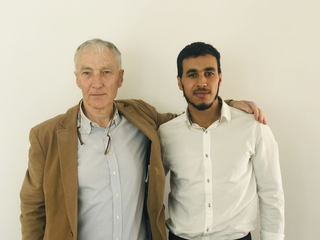 Jamal El Anbi: "Llevo 16 años en España, he estudiado aquí, pago mis impuestos aquí... Pero no puedo presentarme a unas oposiciones o votar" Jamal El Anbi: "Llevo 16 años en España, he estudiado aquí, pago mis impuestos aquí... Pero no puedo presentarme a unas oposiciones o votar"