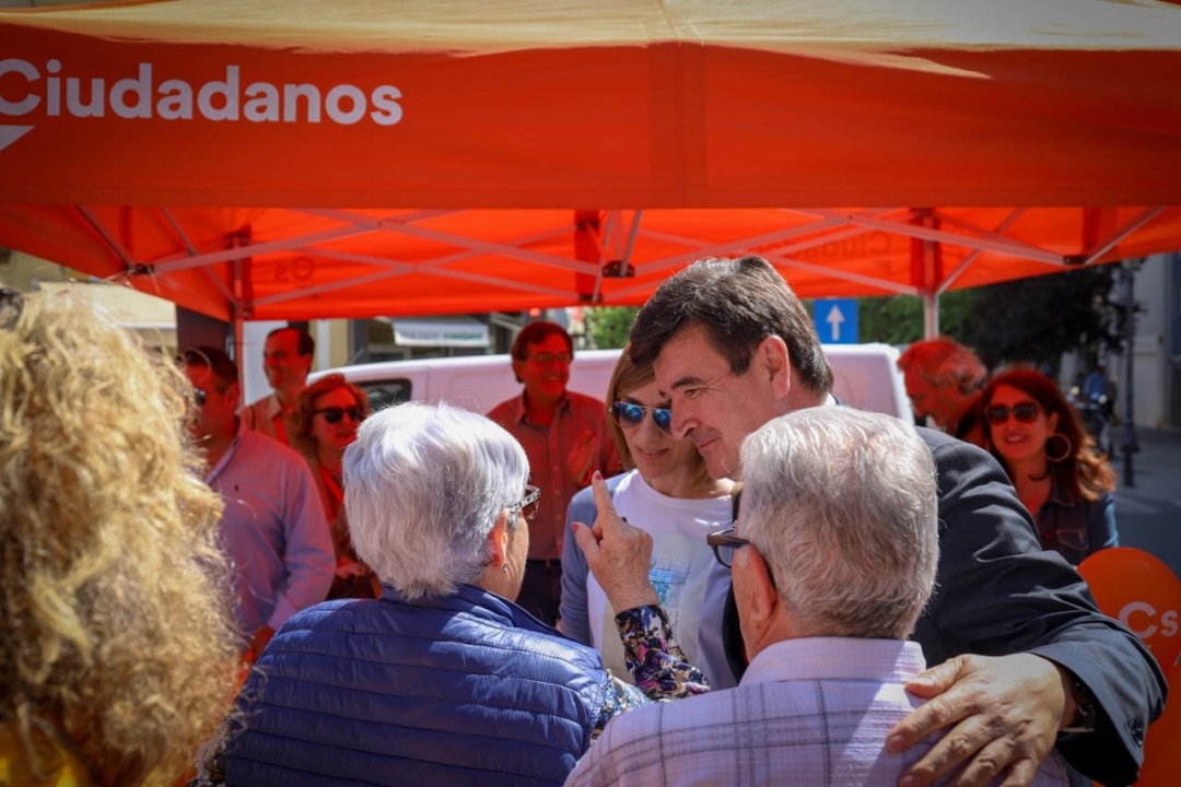 El candidato de Ciudadanos, Fernando Giner, en un acto de campaña El candidato de Ciudadanos, Fernando Giner, en un acto de campaña