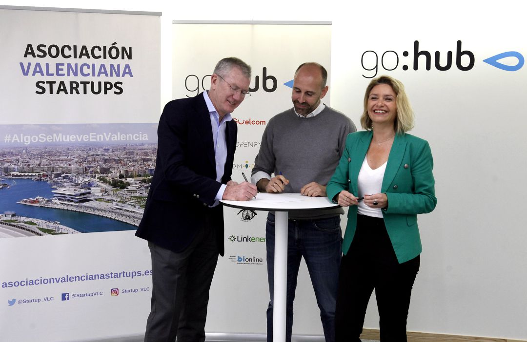 Firma del acuerdo entre GoHub y Asociación Valenciana de Startups Firma del acuerdo entre GoHub y Asociación Valenciana de Startups