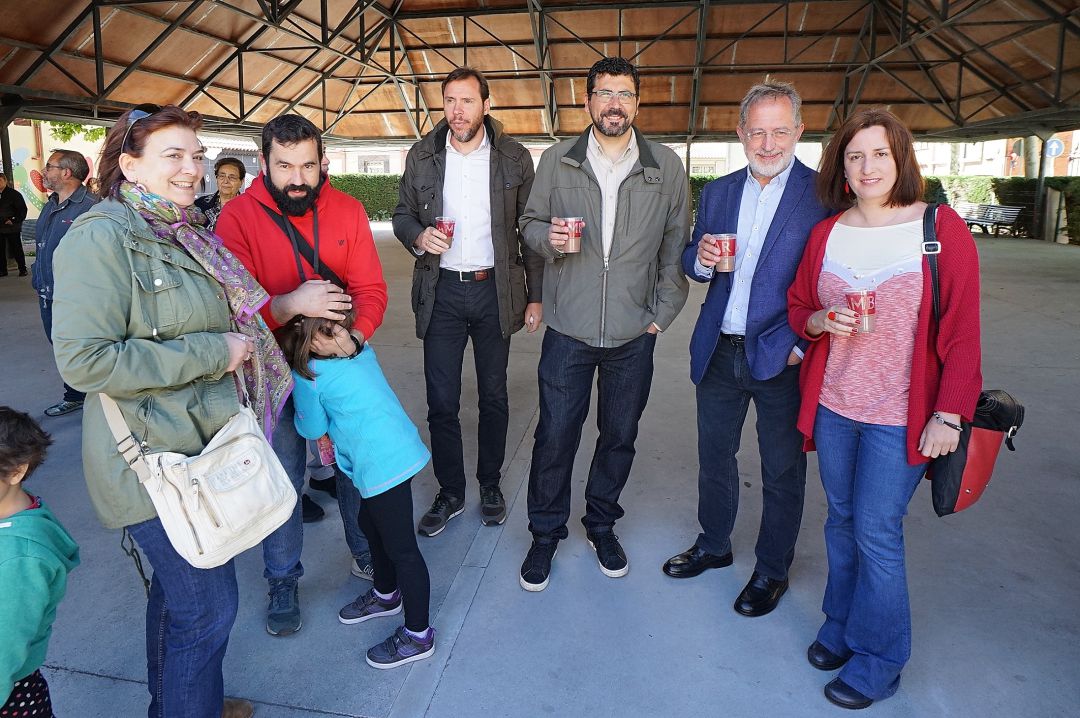 Óscar Puente y los concejales de VTLP en la chocolatada de San Pedro Regalado Óscar Puente y los concejales de VTLP en la chocolatada de San Pedro Regalado