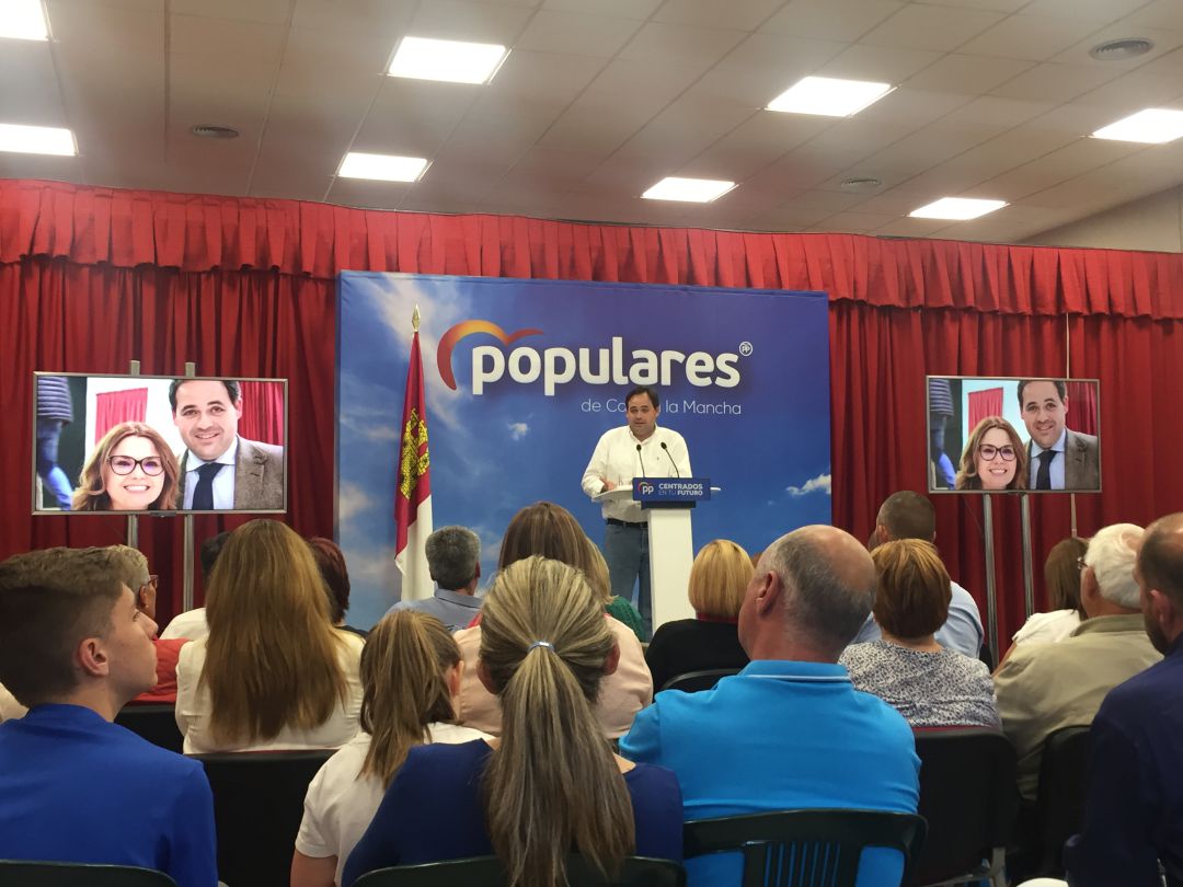 Acto de Paco Núñez en Villanueva de la Torre Acto de Paco Núñez en Villanueva de la Torre
