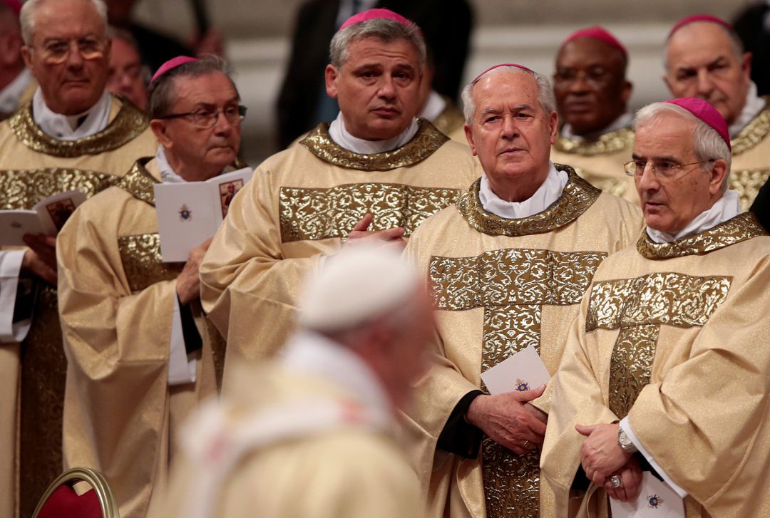 El cardenal Konrad Krajewski, en el centro de la fotografía, en una imagen de 2013 El cardenal Konrad Krajewski, en el centro de la fotografía, en una imagen de 2013