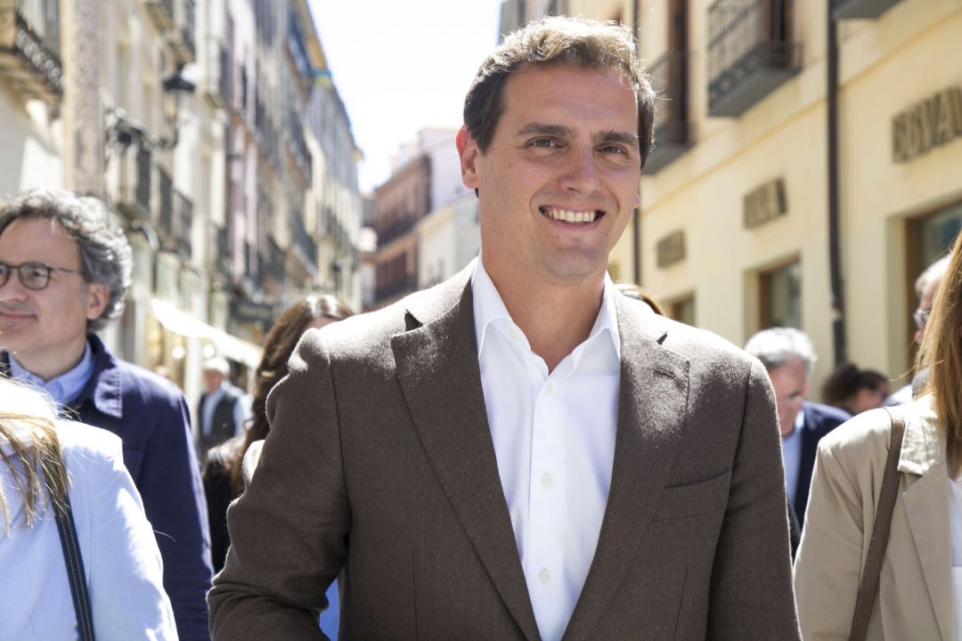 El presidente de Ciudadanos, Albert Rivera ha confirmado este martes que los diputados de su partido en el Parlamento de Cataluña no votarán en contra de que el primer secretario del PSC, Miquel Iceta, sea designado senador autonómico El presidente de Ciudadanos, Albert Rivera ha confirmado este martes que los diputados de su partido en el Parlamento de Cataluña no votarán en contra de que el primer secretario del PSC, Miquel Iceta, sea designado senador autonómico