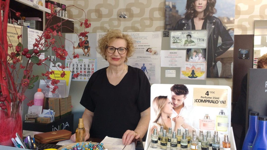 Carmen Flórez, casi medio siglo peinando