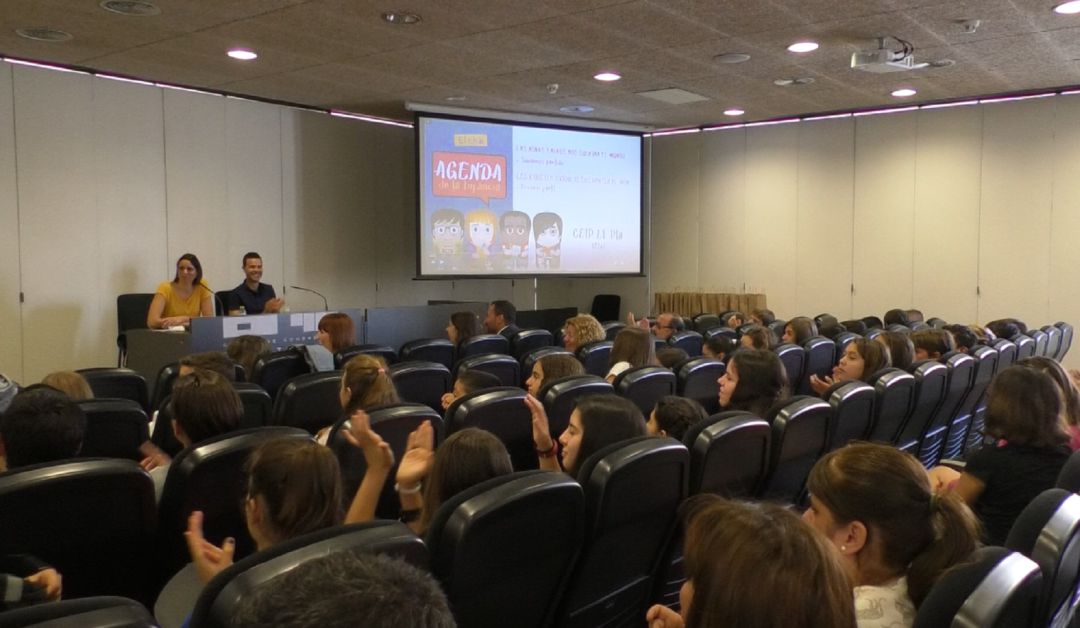 El alumnado del colegio El Pla hace sus propuestas a los grupos políticos El alumnado del colegio El Pla hace sus propuestas a los grupos políticos