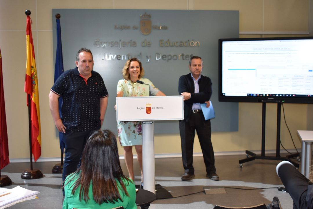 Los alumnos de quinto y sexto de Primaria recibirán también los libros gratis el próximo curso Los alumnos de quinto y sexto de Primaria recibirán también los libros gratis el próximo curso