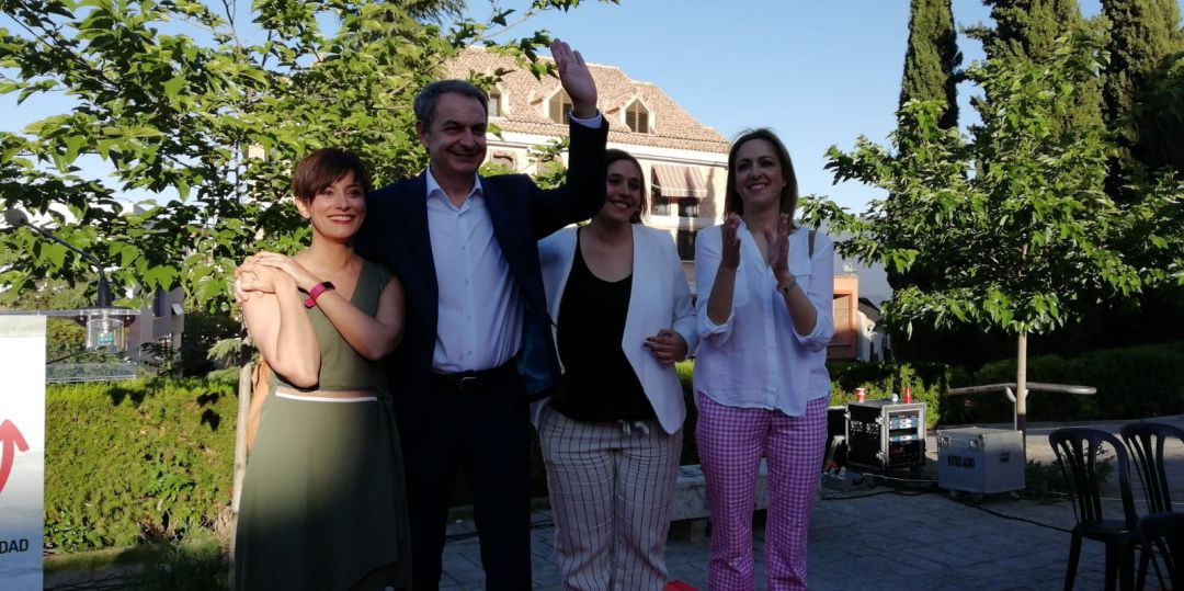 Isabel Rodríguez (i), Ana Muñoz y Cristina Maester, junto a José Luis Rodríguez Zapatero Isabel Rodríguez (i), Ana Muñoz y Cristina Maester, junto a José Luis Rodríguez Zapatero