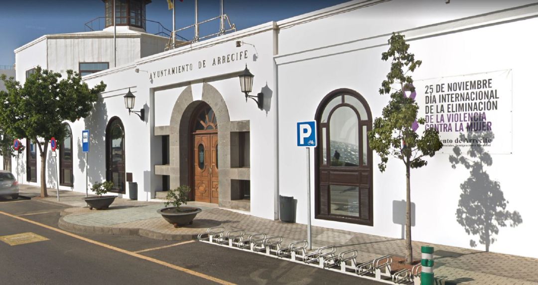 Fachada del Ayuntamiento de Arrecife. Fachada del Ayuntamiento de Arrecife.