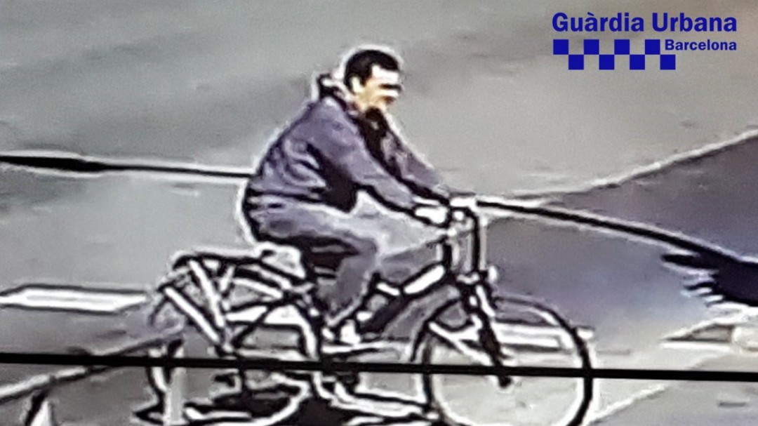 Identifiquen el ciclista que va fugir després d'atropellar una dona i el seu nadó a Barcelona