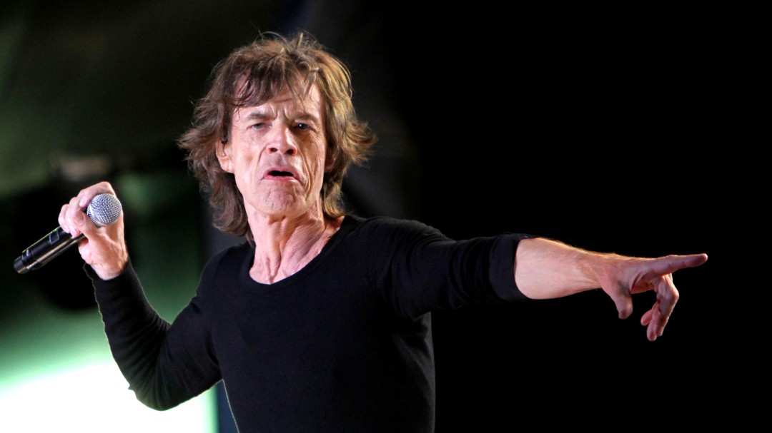 Mick Jagger reaparece bailando un mes después de operarse de corazón