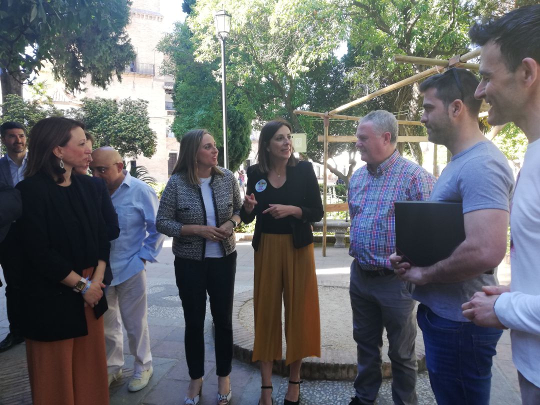 Imagen del encuentro mantenido entre la consejera de Fomento y los componentes del colectivo rondeño Imagen del encuentro mantenido entre la consejera de Fomento y los componentes del colectivo rondeño