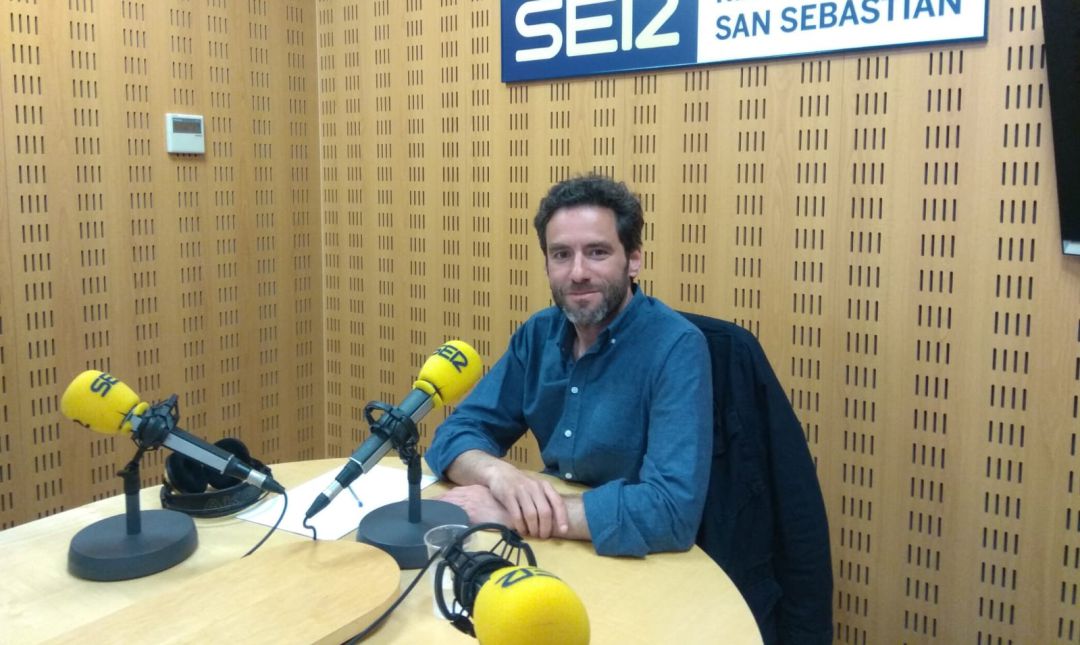 El candidato del PP a la alcaldía donostiarra, Borja Sémper, en los estudios de Radio San Sebastián. El candidato del PP a la alcaldía donostiarra, Borja Sémper, en los estudios de Radio San Sebastián.