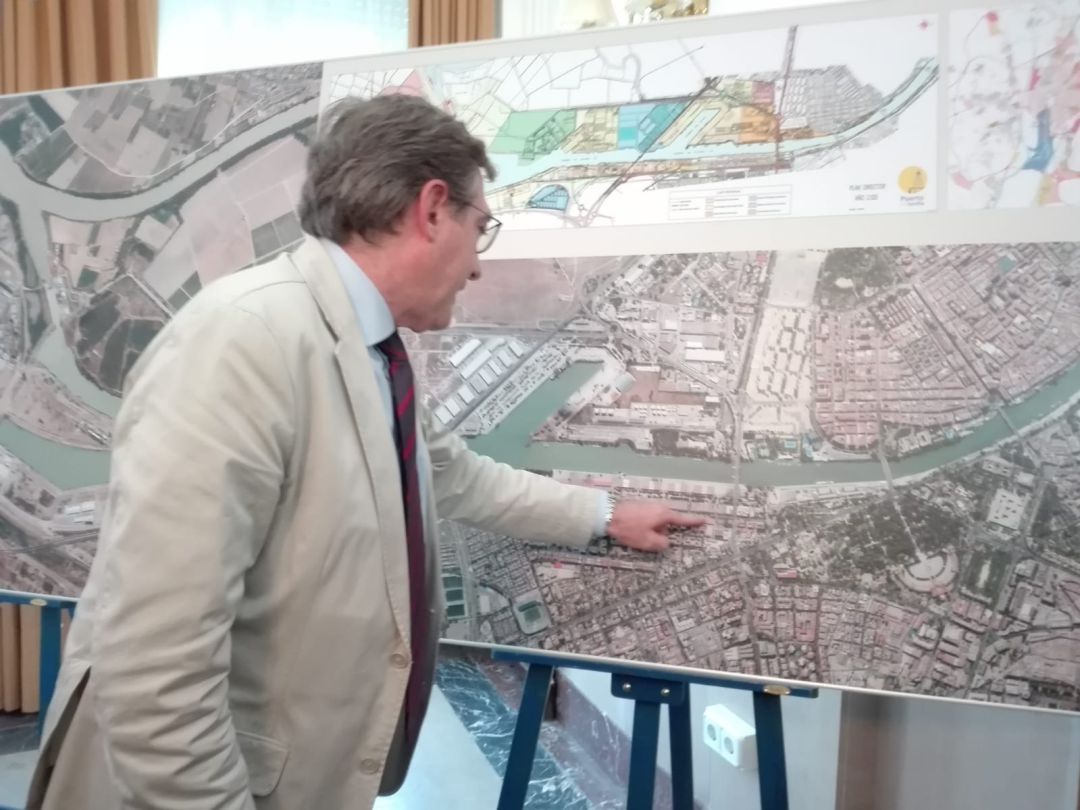 Presentado el plan especial del Puerto de Sevilla para los terrenos más próximos a Reina Mercedes: Presentado el plan del Puerto para los terrenos más próximos a Reina Mercedes Presentado el plan especial del Puerto de Sevilla para los terrenos más próximos a Reina Mercedes: Presentado el plan del Puerto para los terrenos más próximos a Reina Mercedes