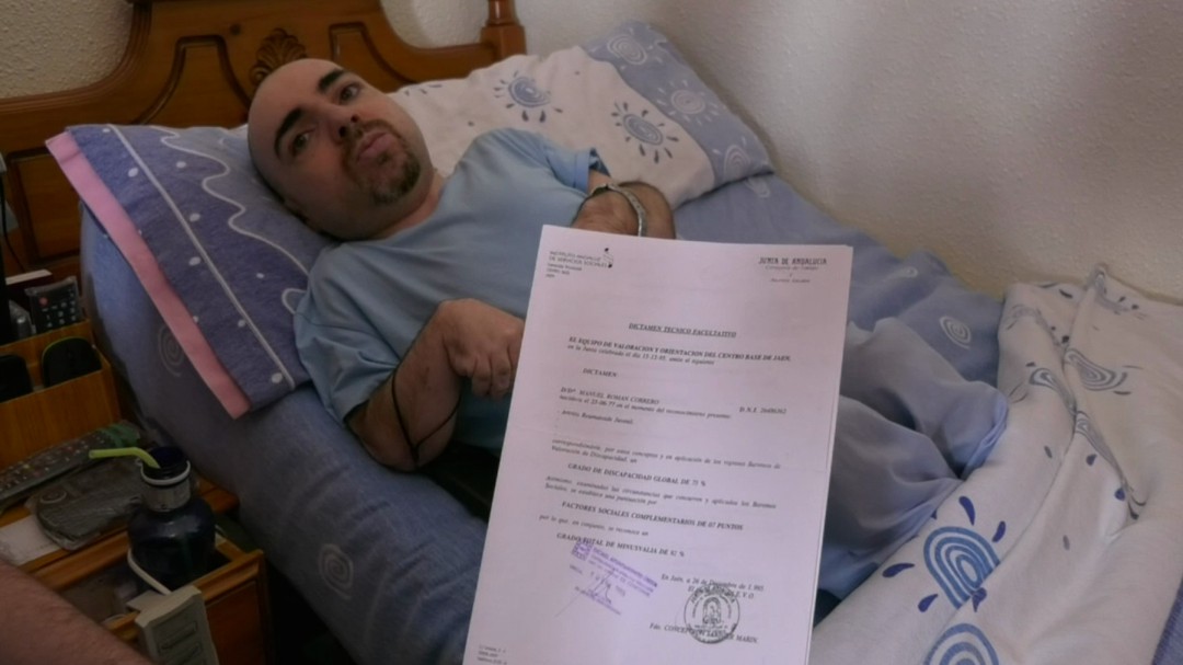 6 años en cama batallando por la indemnización para contratar a alguien que le cuide