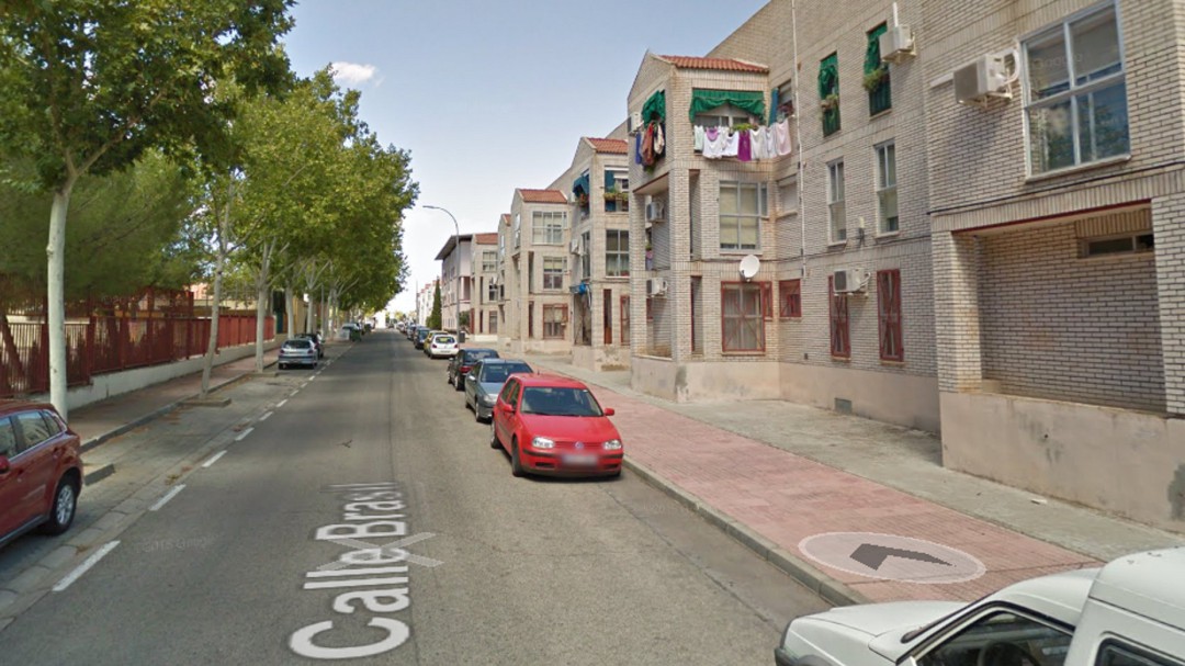 Vecinos de La Granja piden solución a la 'ocupación' de las viviendas sociales