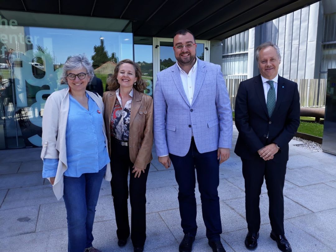 La ministra de Economía, Nadia Calviño, junto a los candidatos municipal y autonómico y el director general de ThyssenKrupp Gijón; Javier Sesma La ministra de Economía, Nadia Calviño, junto a los candidatos municipal y autonómico y el director general de ThyssenKrupp Gijón; Javier Sesma
