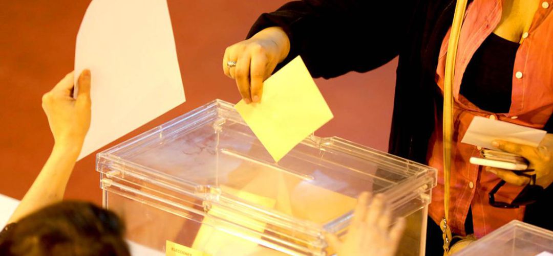 Voto en un colegio electoral de Alcobendas Voto en un colegio electoral de Alcobendas