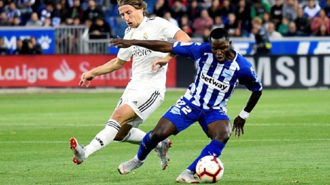 El Deportivo Alavés empieza a tratar la renovación de Wakaso