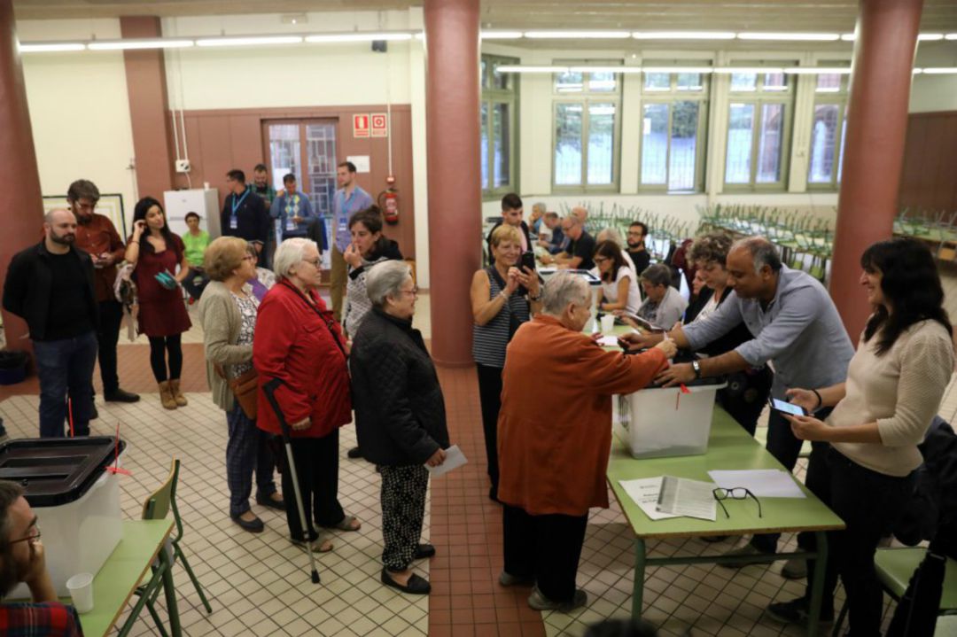 Imagen de archivo de la jornada del 1-O en Barcelona. Imagen de archivo de la jornada del 1-O en Barcelona.