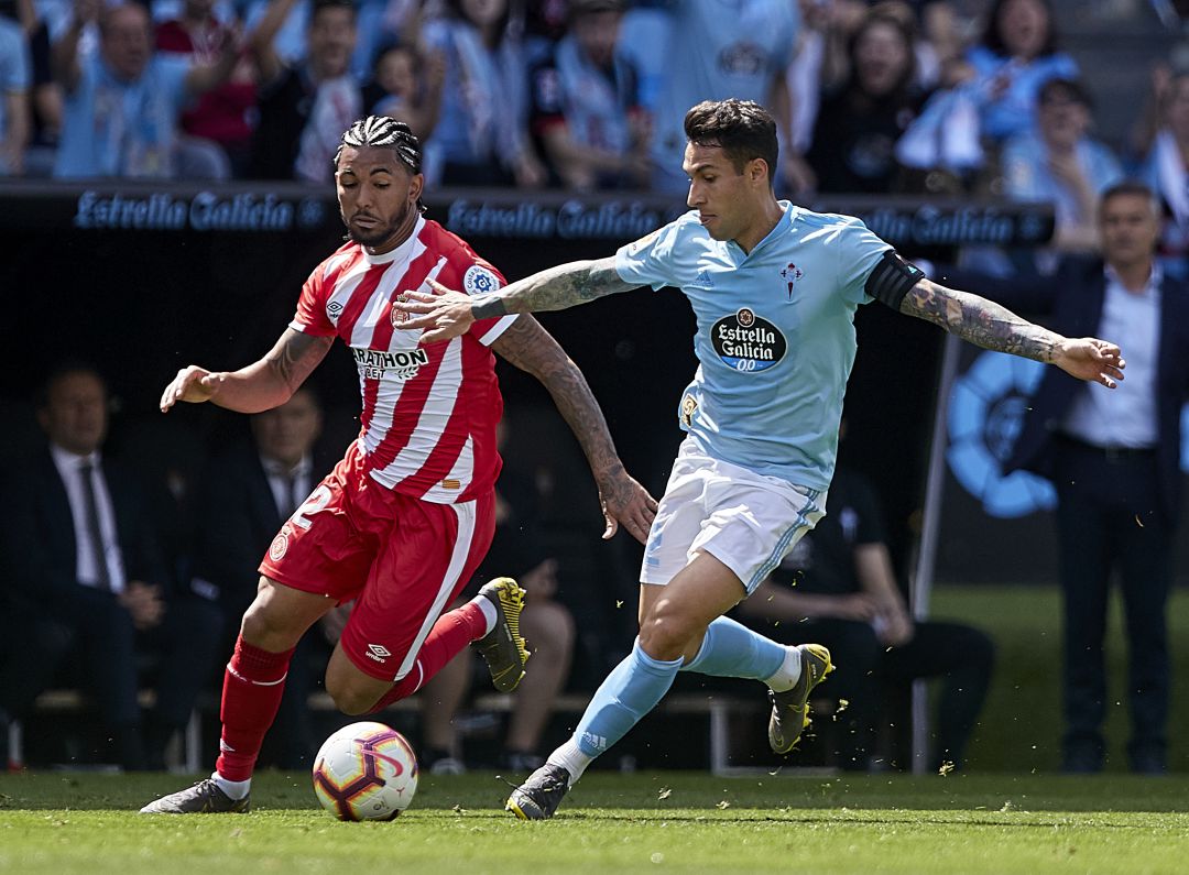Hugo Mayo defiende el balón ante el Girona Hugo Mayo defiende el balón ante el Girona