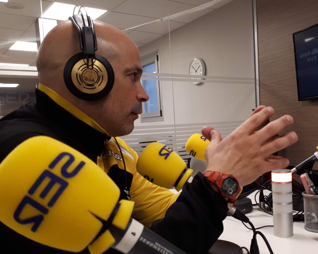 El entrenador leonés, Juan Moreno, en los estudios de Radio Adanda - Cadena SER. El entrenador leonés, Juan Moreno, en los estudios de Radio Adanda - Cadena SER.