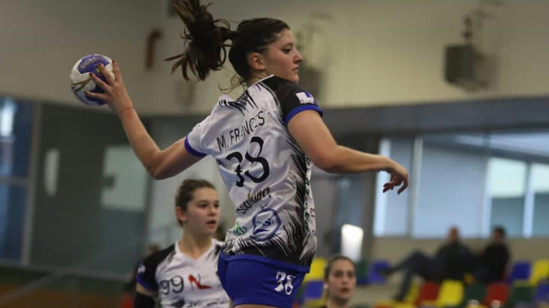 El Elda Prestigio renueva a Andrea Sáez y María Francés