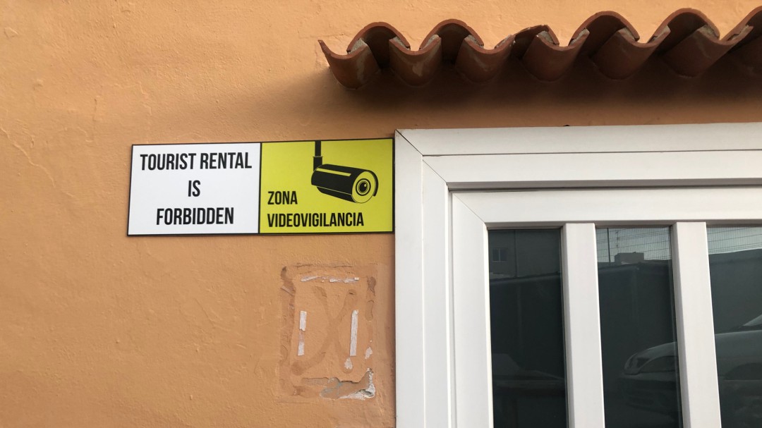 Los hoteleros acusan de "pasividad" al Consell de Ibiza frente el alquiler turístico