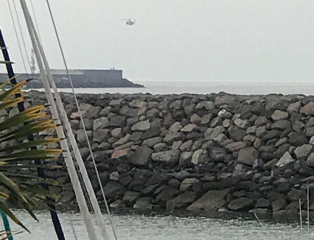 Se busca a un niño de un año que cayó al mar desde una patera Se busca a un niño de un año que cayó al mar desde una patera
