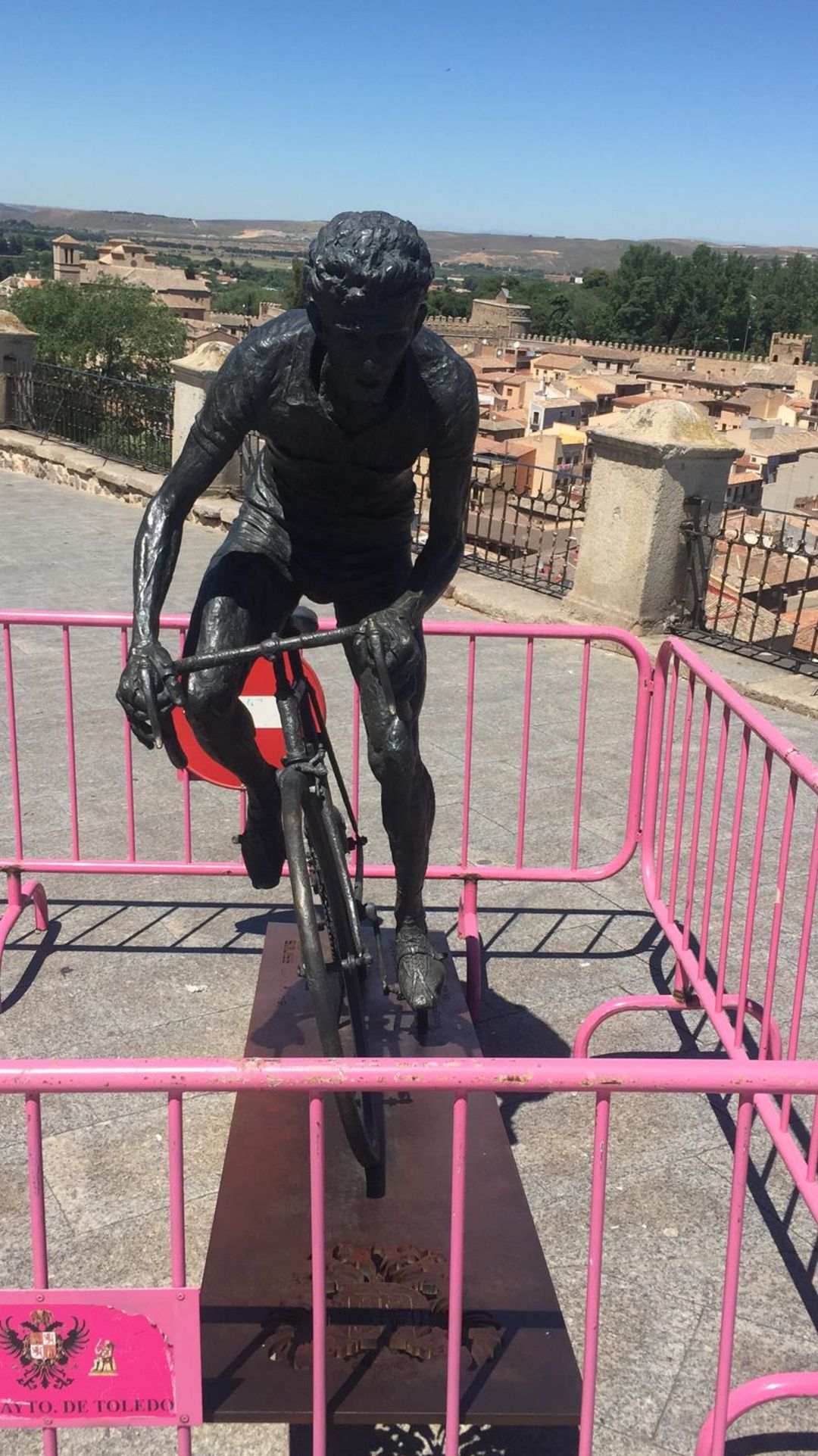 La escultura de Bahamontes rota otra vez La escultura de Bahamontes rota otra vez